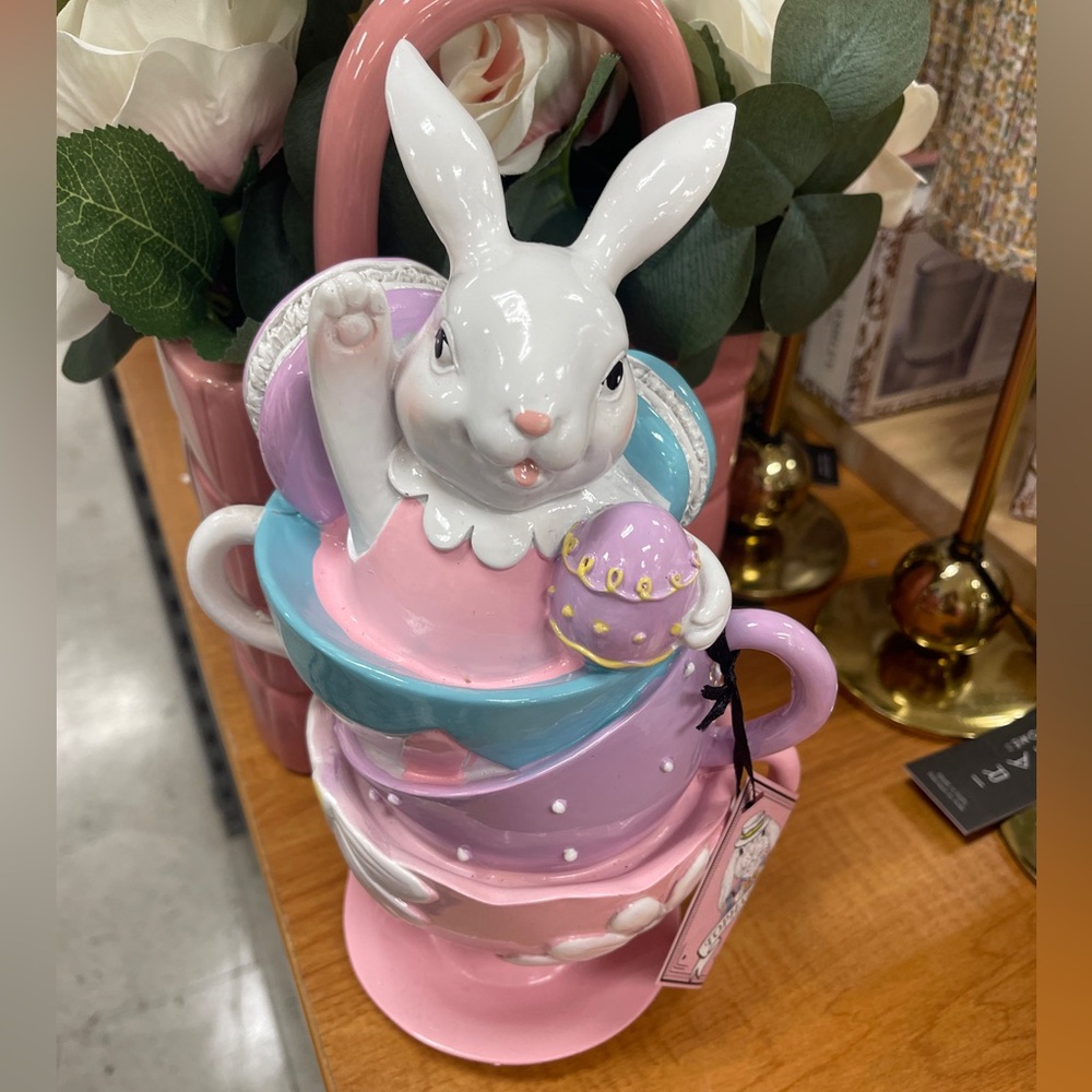 Pink Easter Bunny in Stacked Teacups 🐰 Holding Pastel Macarons Glitter NWT